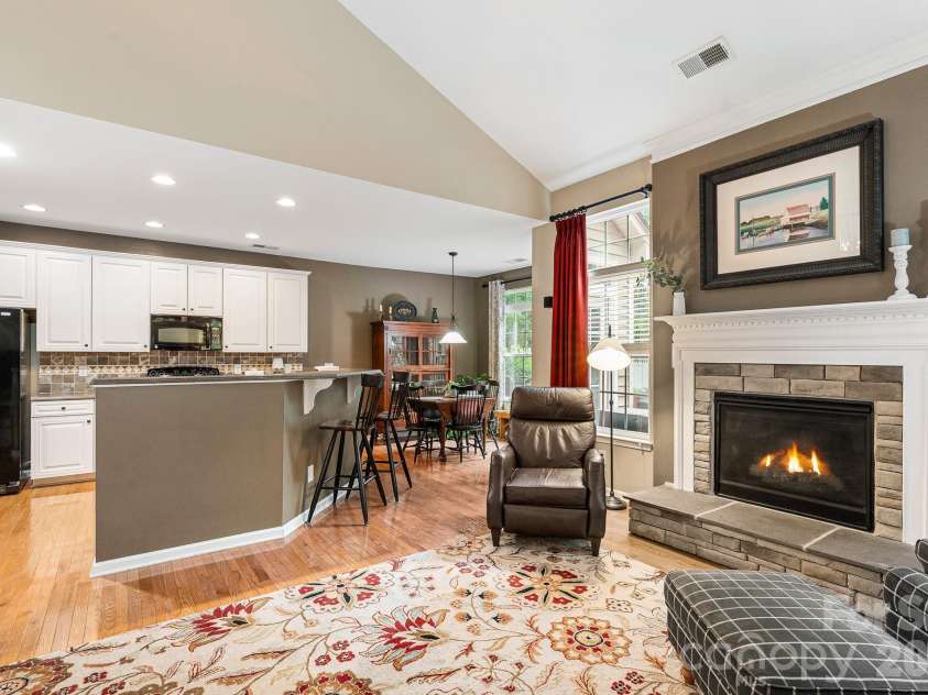 4006 Hickory View Drive, Fort Mill, SC 29707.  MLS# CAR4378829, YatesRealty ID 24445. 