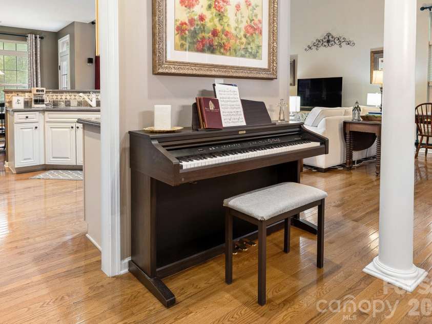 4006 Hickory View Drive, Fort Mill, SC 29707.  MLS# CAR4378829, YatesRealty ID 24445. 