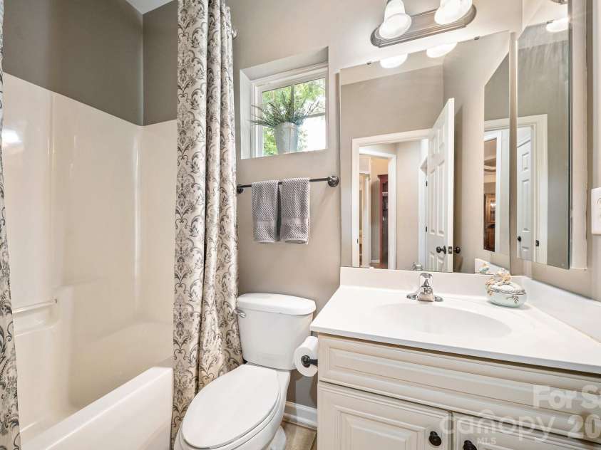 4006 Hickory View Drive, Fort Mill, SC 29707.  MLS# CAR4378829, YatesRealty ID 24445. 