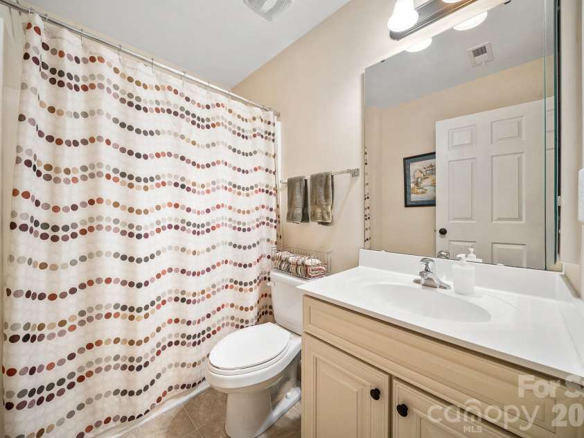 4006 Hickory View Drive, Fort Mill, SC 29707.  MLS# CAR4378829, YatesRealty ID 24445. 