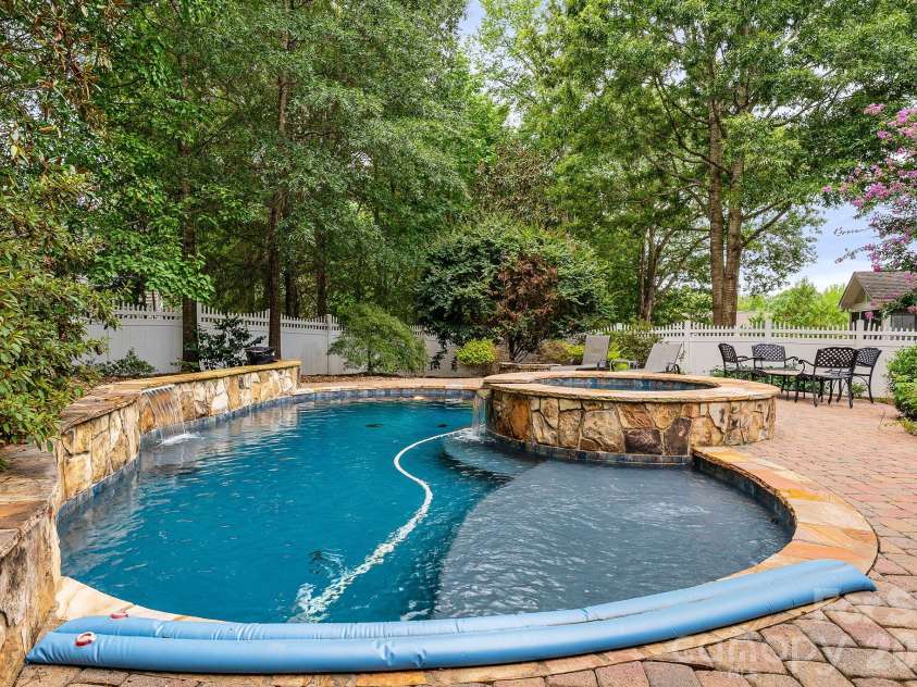 4006 Hickory View Drive, Fort Mill, SC 29707.  MLS# CAR4378829, YatesRealty ID 24445. 