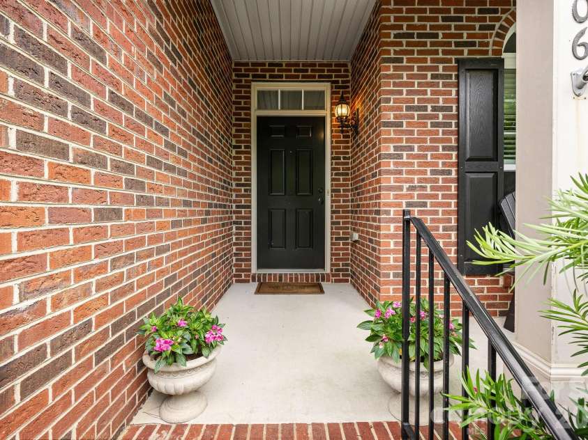 4006 Hickory View Drive, Fort Mill, SC 29707.  MLS# CAR4378829, YatesRealty ID 24445. 