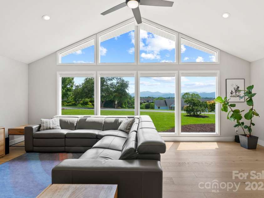 5 Loridon Drive, Weaverville, NC 28787.  MLS# CAR4261598, YatesRealty ID 24446. 