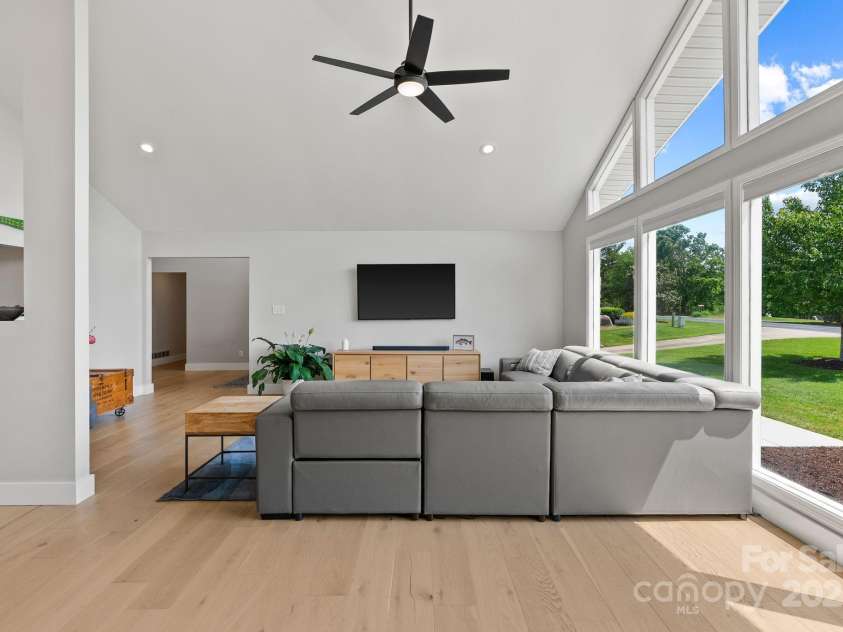 5 Loridon Drive, Weaverville, NC 28787.  MLS# CAR4261598, YatesRealty ID 24446. 