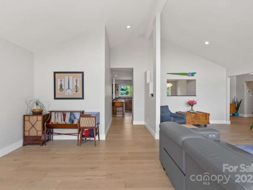 5 Loridon Drive, Weaverville, NC 28787.  MLS# CAR4261598, YatesRealty ID 24446. 