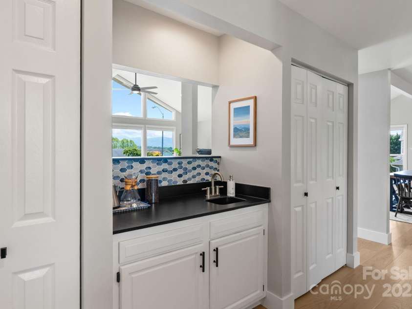 5 Loridon Drive, Weaverville, NC 28787.  MLS# CAR4261598, YatesRealty ID 24446. 