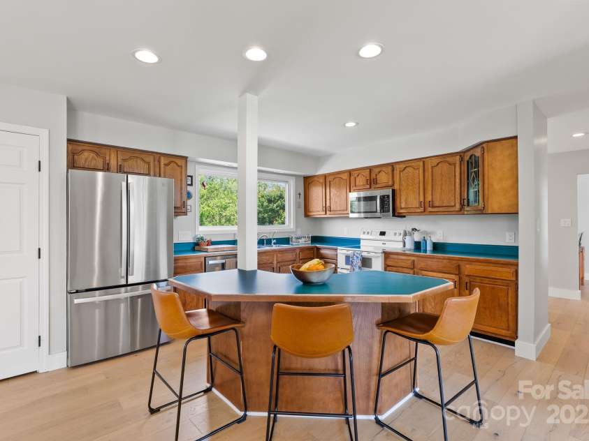 5 Loridon Drive, Weaverville, NC 28787.  MLS# CAR4261598, YatesRealty ID 24446. 