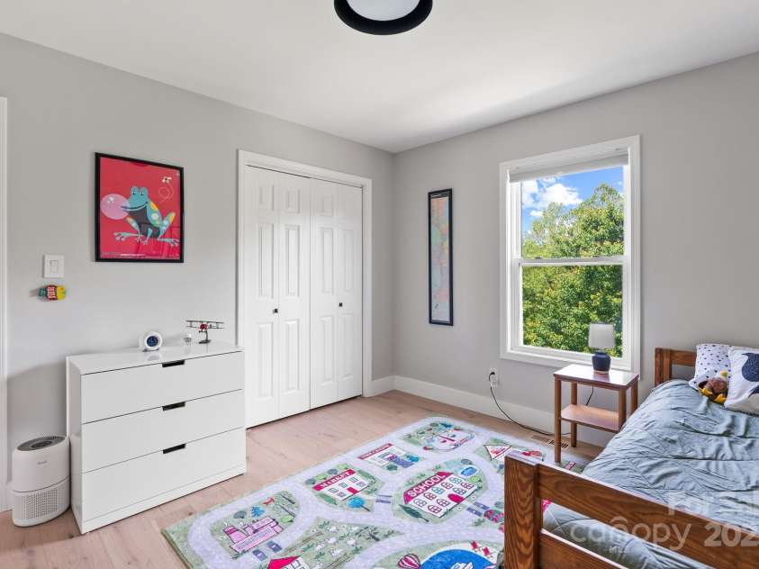 5 Loridon Drive, Weaverville, NC 28787.  MLS# CAR4261598, YatesRealty ID 24446. 