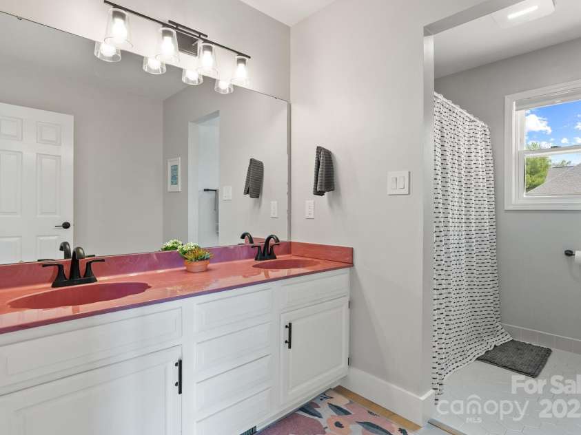 5 Loridon Drive, Weaverville, NC 28787.  MLS# CAR4261598, YatesRealty ID 24446. 