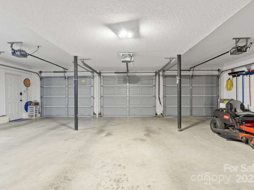 5 Loridon Drive, Weaverville, NC 28787.  MLS# CAR4261598, YatesRealty ID 24446. 