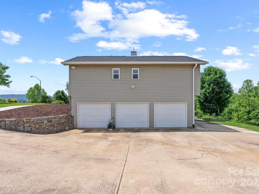 5 Loridon Drive, Weaverville, NC 28787.  MLS# CAR4261598, YatesRealty ID 24446. 