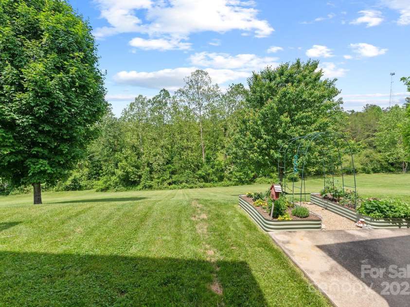 5 Loridon Drive, Weaverville, NC 28787.  MLS# CAR4261598, YatesRealty ID 24446. 