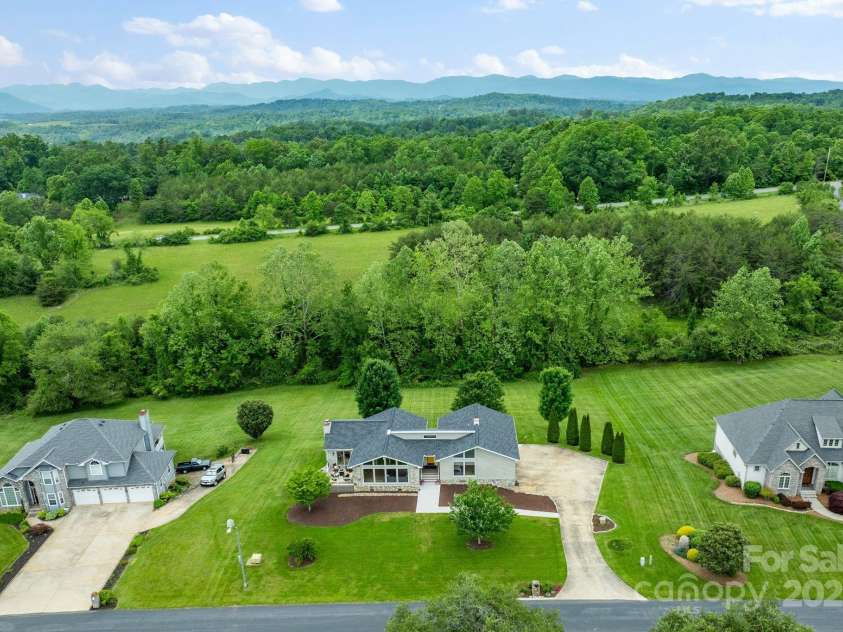 5 Loridon Drive, Weaverville, NC 28787.  MLS# CAR4261598, YatesRealty ID 24446. 