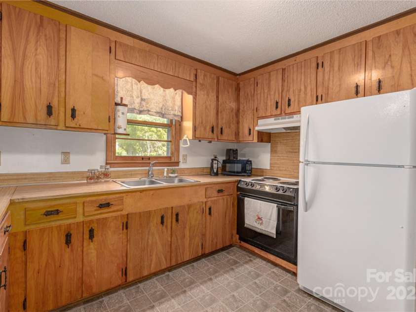 72 Cooper Drive, Nebo, NC 28761.  MLS# CAR4274532, YatesRealty ID 24447. 