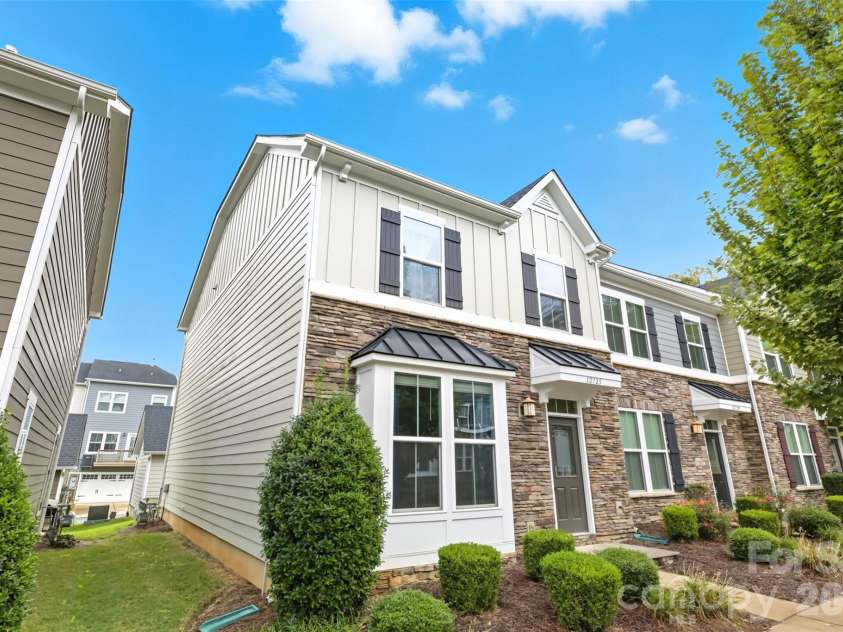 12725 Glowing Peak Road, Huntersville, NC 28078.  MLS# CAR4307179, YatesRealty ID 24448. 