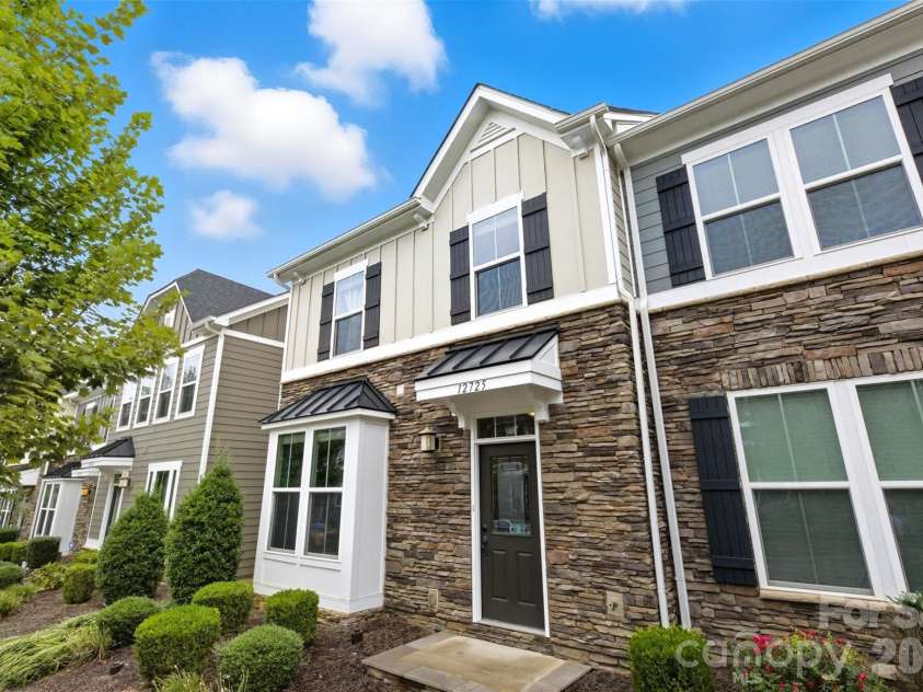 12725 Glowing Peak Road, Huntersville, NC 28078.  MLS# CAR4307179, YatesRealty ID 24448. 