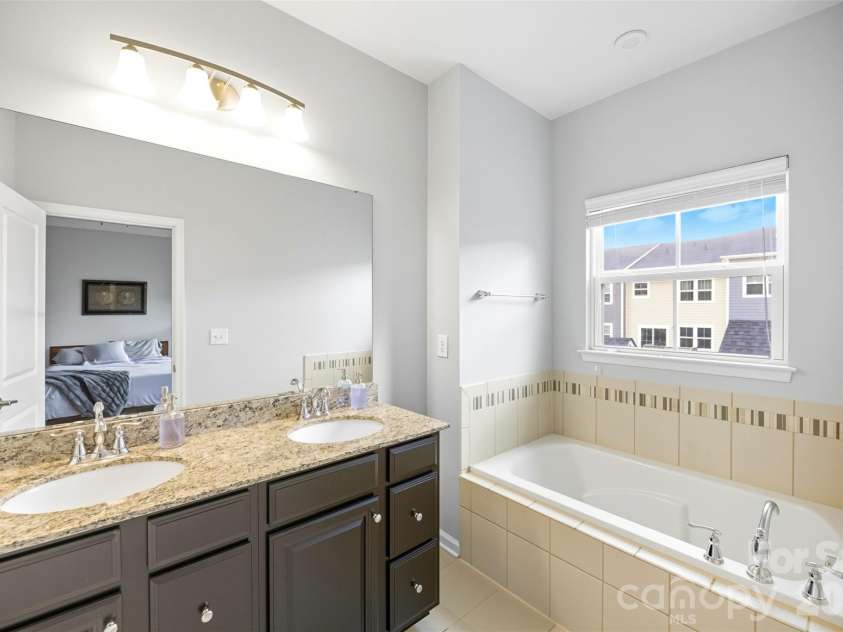 12725 Glowing Peak Road, Huntersville, NC 28078.  MLS# CAR4307179, YatesRealty ID 24448. 