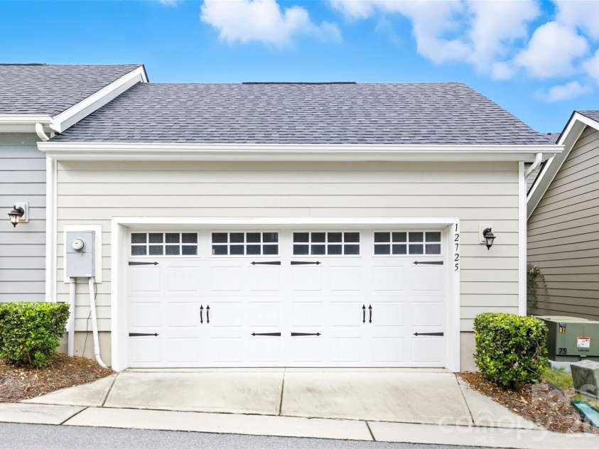 12725 Glowing Peak Road, Huntersville, NC 28078.  MLS# CAR4307179, YatesRealty ID 24448. 