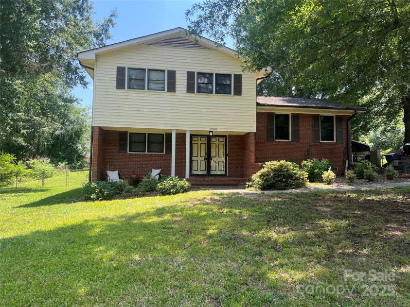 1909 Normandy Road, Kannapolis, NC 28081.  MLS# CAR4275991, YatesRealty ID 24448. 