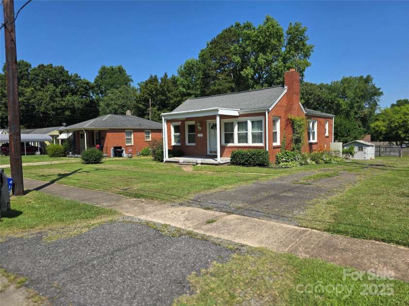 412 Ridge Street, Stanley, NC 28164.  MLS# CAR4273161, YatesRealty ID 24449. 
