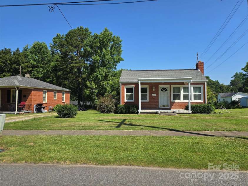 412 Ridge Street, Stanley, NC 28164.  MLS# CAR4273161, YatesRealty ID 24449. 