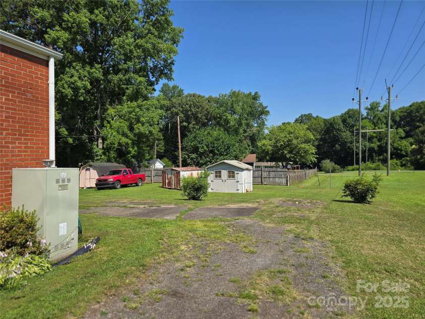412 Ridge Street, Stanley, NC 28164.  MLS# CAR4273161, YatesRealty ID 24449. 