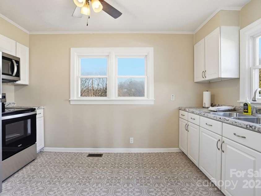 412 Ridge Street, Stanley, NC 28164.  MLS# CAR4330034, YatesRealty ID 24449. 