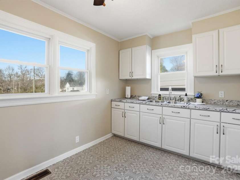 412 Ridge Street, Stanley, NC 28164.  MLS# CAR4330034, YatesRealty ID 24449. 