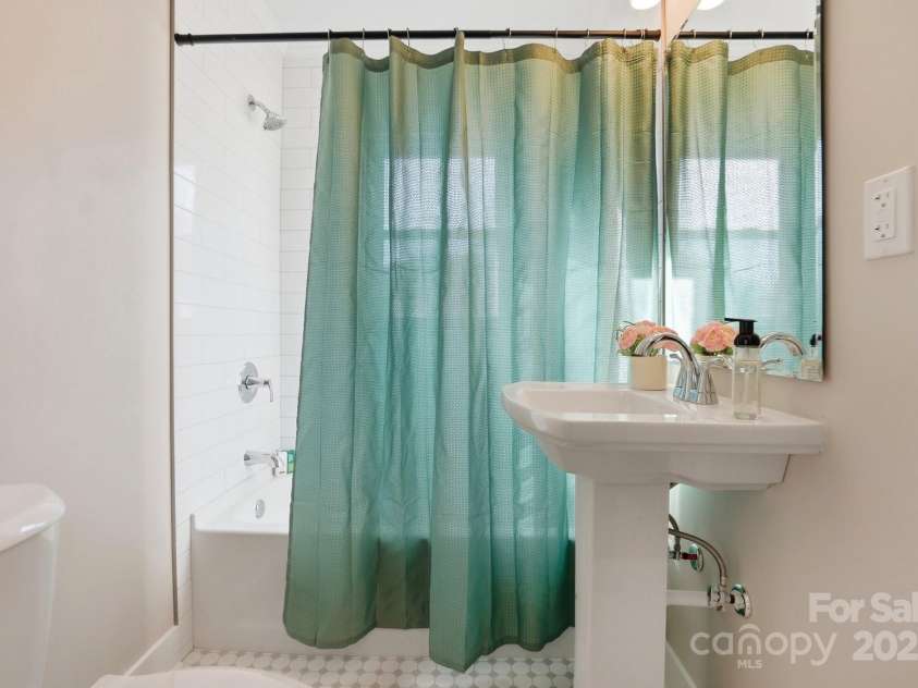 412 Ridge Street, Stanley, NC 28164.  MLS# CAR4330034, YatesRealty ID 24449. 