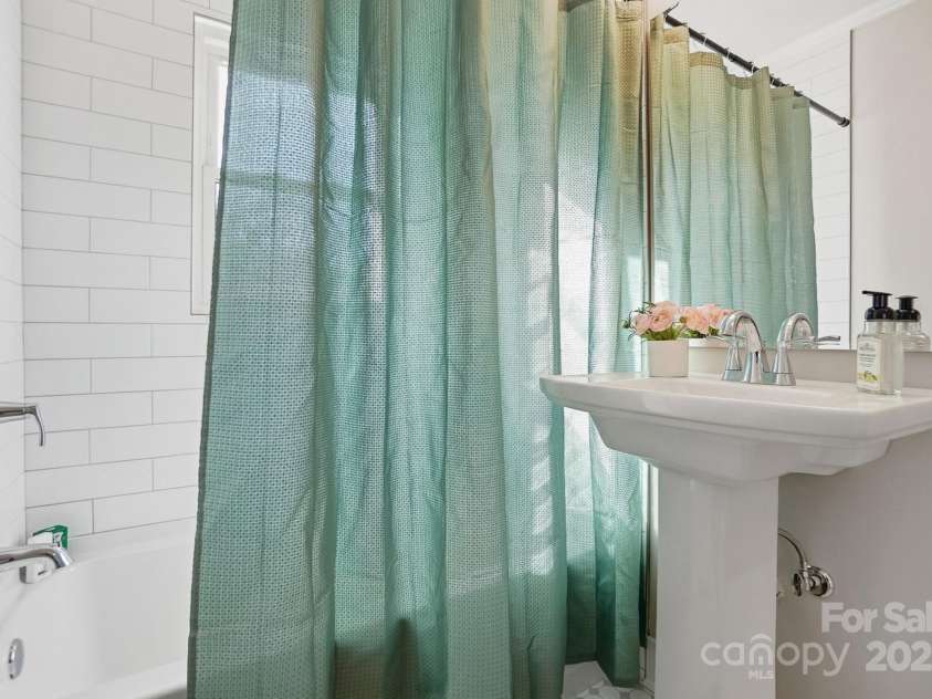 412 Ridge Street, Stanley, NC 28164.  MLS# CAR4330034, YatesRealty ID 24449. 