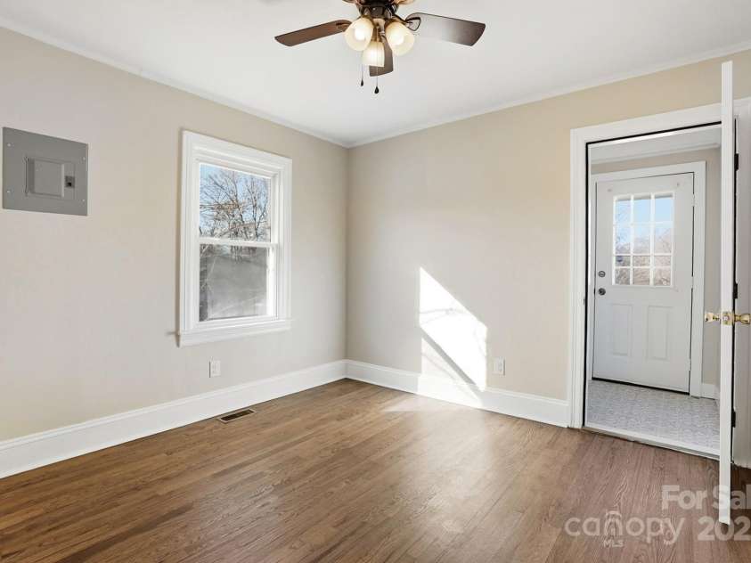 412 Ridge Street, Stanley, NC 28164.  MLS# CAR4330034, YatesRealty ID 24449. 