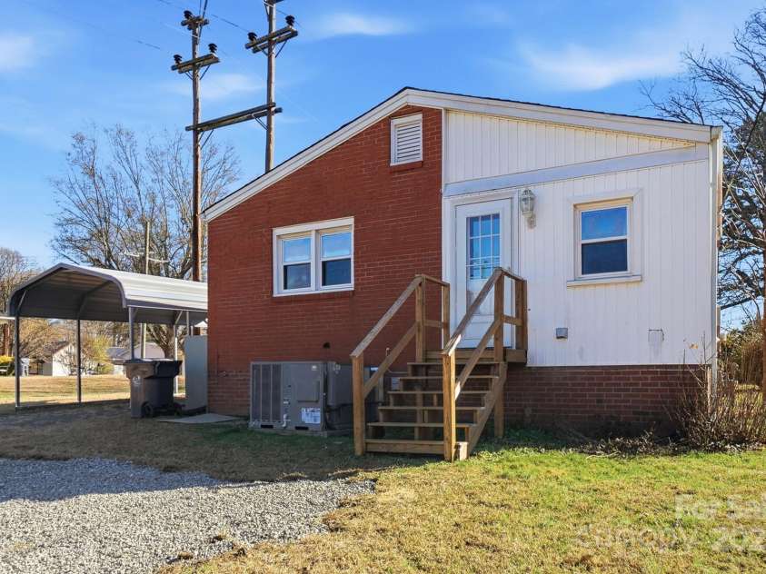 412 Ridge Street, Stanley, NC 28164.  MLS# CAR4330034, YatesRealty ID 24449. 