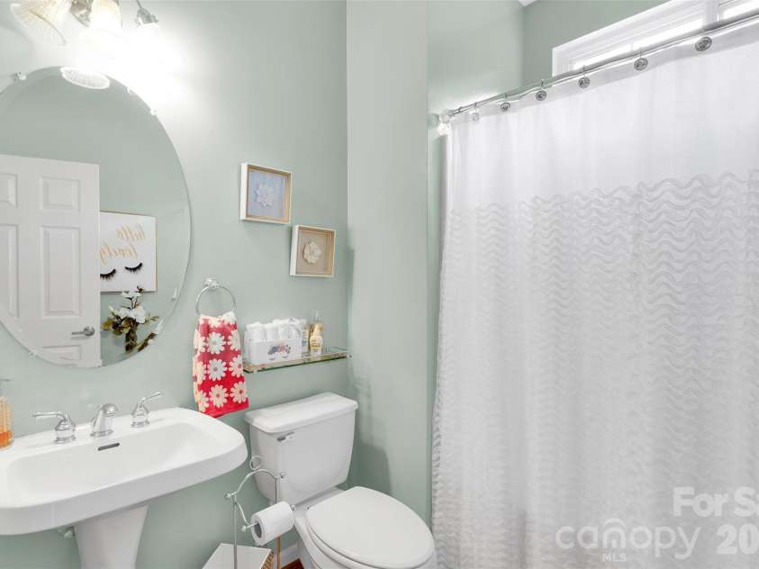 10837 Wilklee Drive, Charlotte, NC 28277.  MLS# CAR4291403, YatesRealty ID 2445. Full Bath right outside bedroom/office/playroom