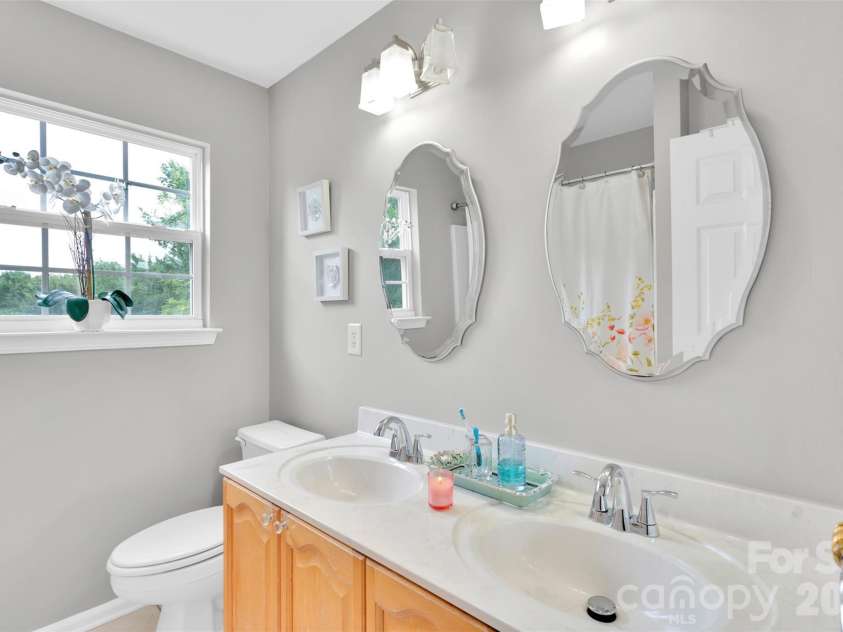10837 Wilklee Drive, Charlotte, NC 28277.  MLS# CAR4291403, YatesRealty ID 2445. Full upstairs bathroom - plenty of storage and dual sinks