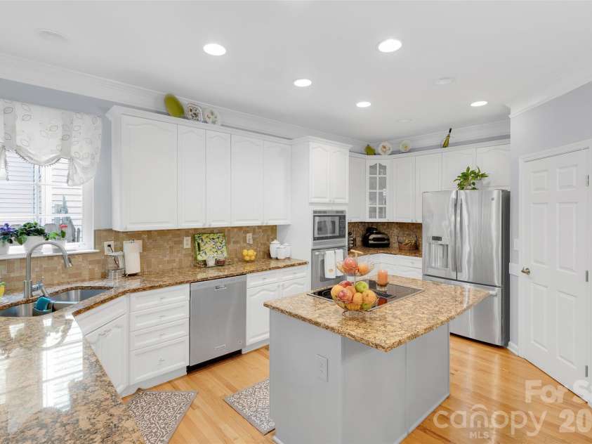 10837 Wilklee Drive, Charlotte, NC 28277.  MLS# CAR4291403, YatesRealty ID 2445. Plenty of storage space, cabinet space and countertop space. Walk in pantry.