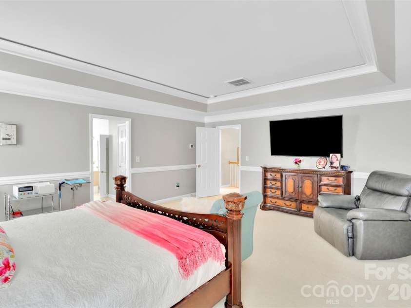 10837 Wilklee Drive, Charlotte, NC 28277.  MLS# CAR4291403, YatesRealty ID 2445. Primary bedroom - trey ceiling and sitting area