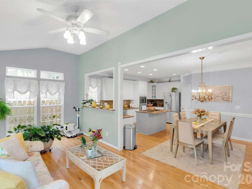 10837 Wilklee Drive, Charlotte, NC 28277.  MLS# CAR4291403, YatesRealty ID 2445. Sunroom for that extra entertaining area