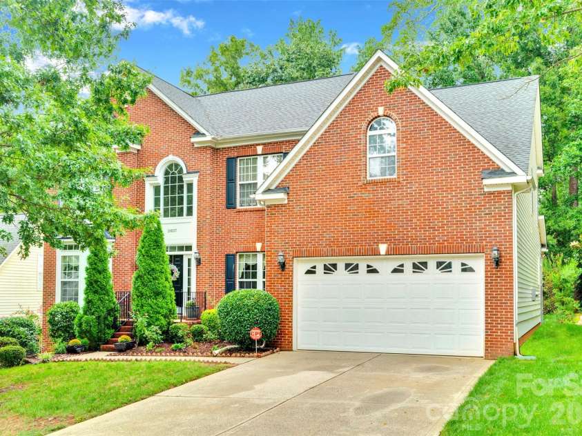 10837 Wilklee Drive, Charlotte, NC 28277.  MLS# CAR4291403, YatesRealty ID 2445. Welcome Home