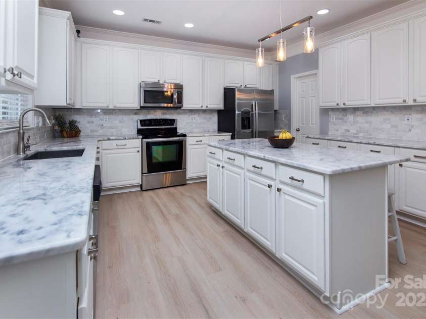 6914 Evanton Loch Road, Charlotte, NC 28278.  MLS# CAR4263880, YatesRealty ID 24451. 