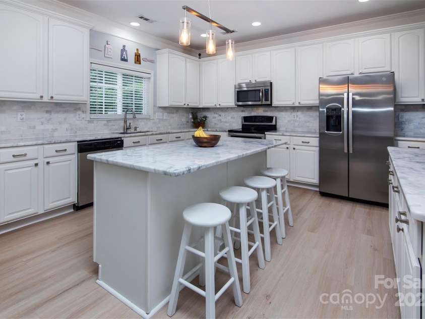 6914 Evanton Loch Road, Charlotte, NC 28278.  MLS# CAR4263880, YatesRealty ID 24451. 