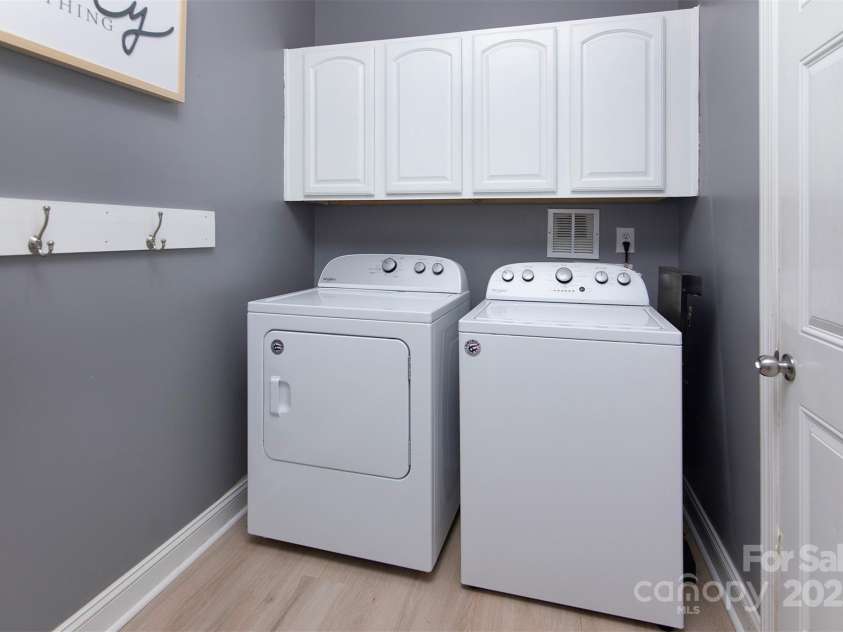 6914 Evanton Loch Road, Charlotte, NC 28278.  MLS# CAR4263880, YatesRealty ID 24451. 