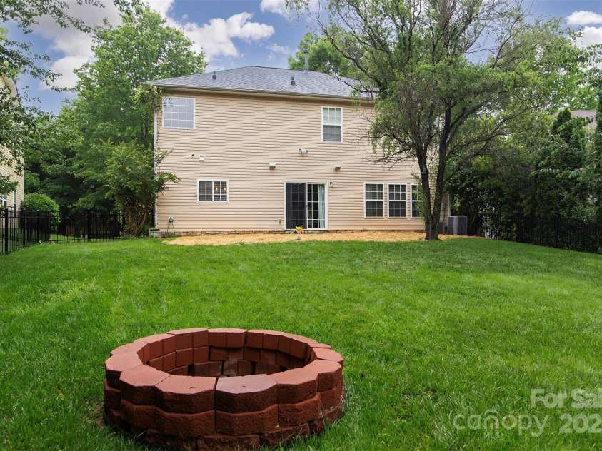 6914 Evanton Loch Road, Charlotte, NC 28278.  MLS# CAR4263880, YatesRealty ID 24451. 