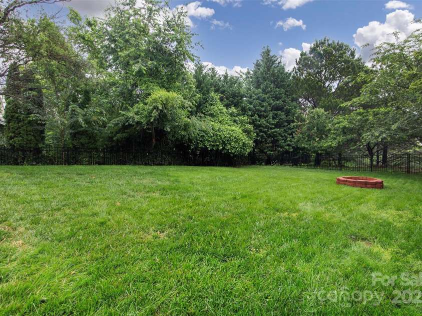 6914 Evanton Loch Road, Charlotte, NC 28278.  MLS# CAR4263880, YatesRealty ID 24451. 