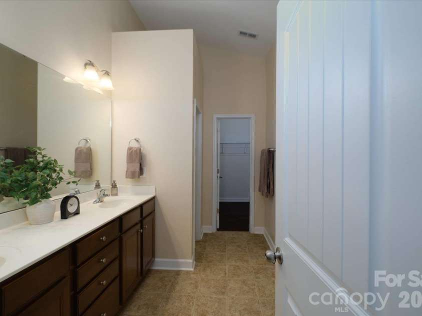 8720 Artesa Mill Lane, Charlotte, NC 28214.  MLS# CAR4349884, YatesRealty ID 24451. 