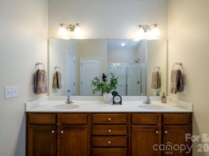 8720 Artesa Mill Lane, Charlotte, NC 28214.  MLS# CAR4349884, YatesRealty ID 24451. 