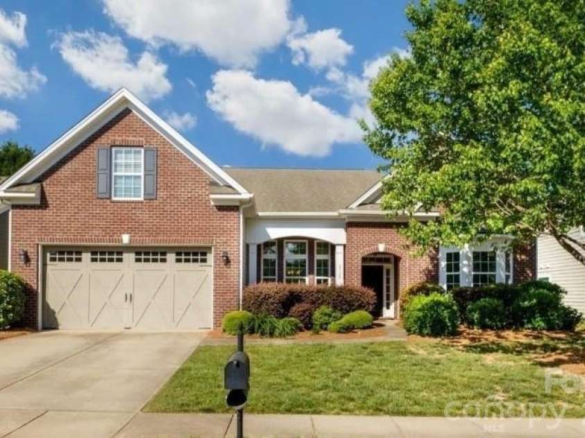 8720 Artesa Mill Lane, Charlotte, NC 28214.  MLS# CAR4349884, YatesRealty ID 24451. 