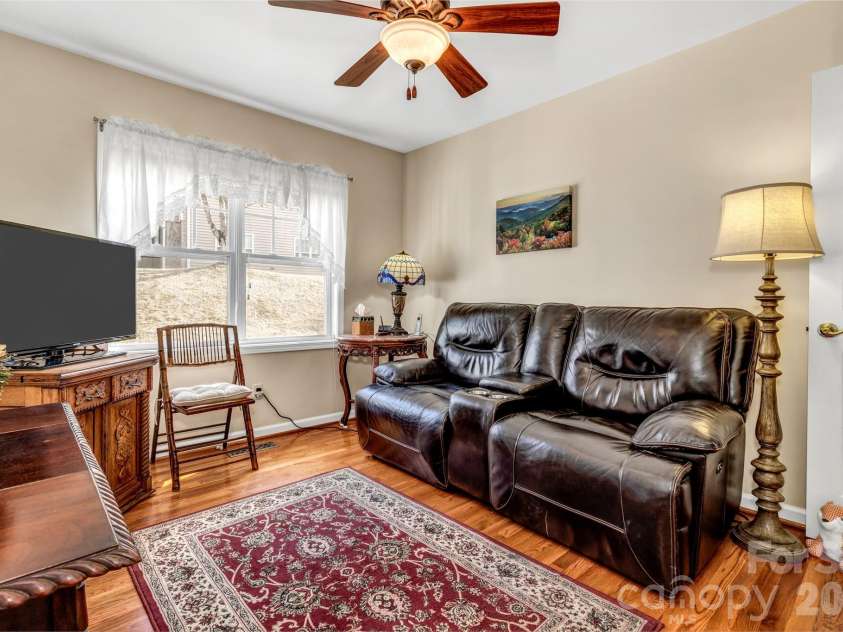 333 Charlestown Drive, Hendersonville, NC 28792.  MLS# CAR4354856, YatesRealty ID 24452. 3rd office w/natural lighting
