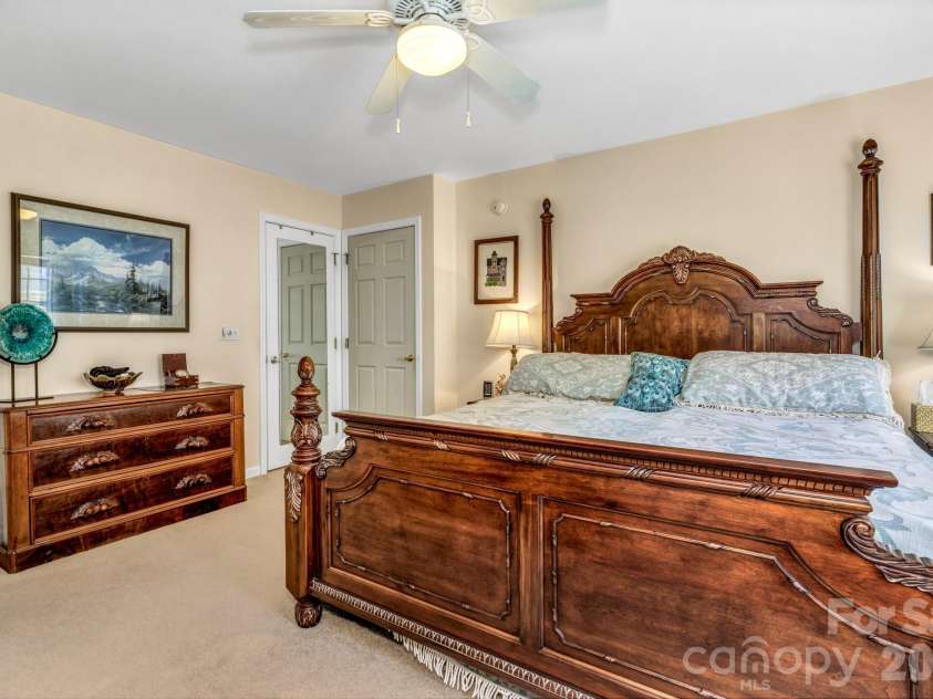 333 Charlestown Drive, Hendersonville, NC 28792.  MLS# CAR4354856, YatesRealty ID 24452. 