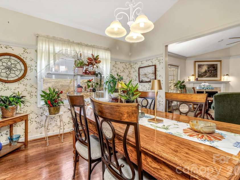 333 Charlestown Drive, Hendersonville, NC 28792.  MLS# CAR4354856, YatesRealty ID 24452. Dinig room with double window