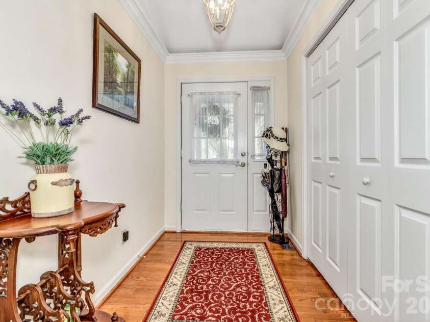 333 Charlestown Drive, Hendersonville, NC 28792.  MLS# CAR4354856, YatesRealty ID 24452. Entry hallway